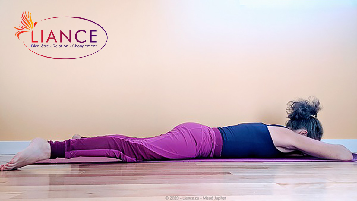 Posture de yoga | Posture du Crocodile | Yoga thérapeutique - Liance