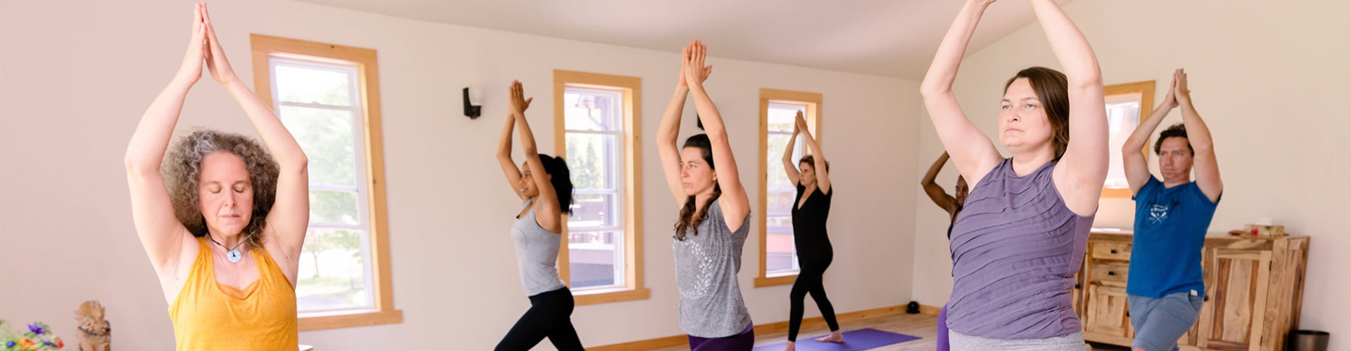 Cours de yoga thérapeutique en groupe à Sutton en Estrie (Freligshburg, Dunham, Cowansville, Knowlton, Brome, West Brome et Abercorn)